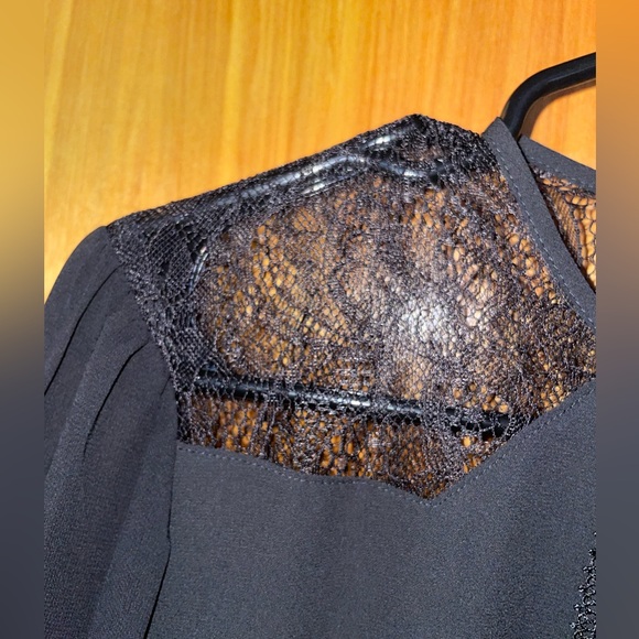 Express Blouse Top - Picture 3 of 10